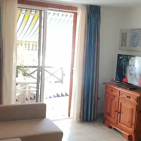 Two Bedroom Beachfront No 3 With Sea-view, Heated Pool, Close To The Sea