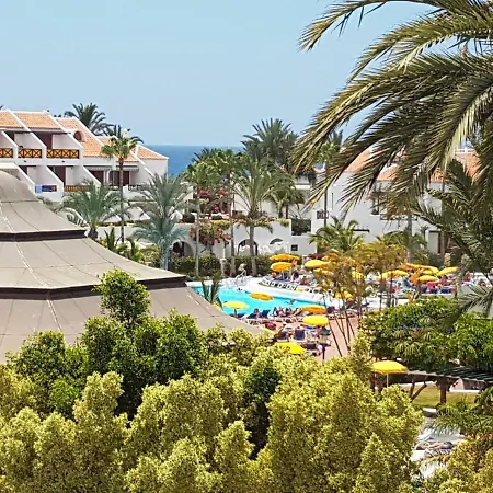 Apartment Two Bedroom Beachfront No 3 With Sea-view, Heated Pool, Close To The Sea Arona (Tenerife)